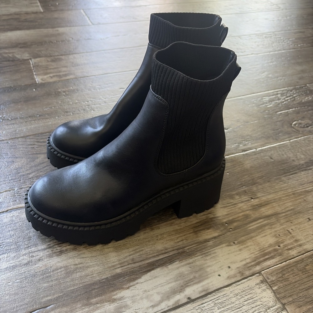 Madden Girl Thrash Black Platform Sock Chelsea Boots Lug sole Ankle Booties sz 7 - Picture 3 of 6
